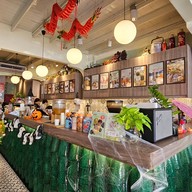 บรรยากาศ Newtro Cafe กาแฟ ขนมหวาน โทสต์ เค้ก อาหารเช้า บรรทัดทอง