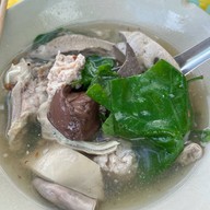 เมนูของร้าน ต้มเลือดหมูปากซอยอรรถกวี