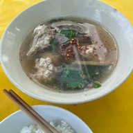 เมนูของร้าน ต้มเลือดหมูปากซอยอรรถกวี