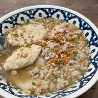 เล็กใหญ่ ก๋วยเตี๋ยวต้มยำโบราณ บรรทัดทอง