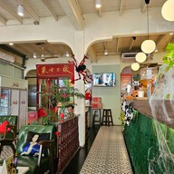 บรรยากาศ Newtro Cafe กาแฟ ขนมหวาน โทสต์ เค้ก อาหารเช้า บรรทัดทอง