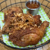 ซีลีน ไก่ทอดหาดใหญ่(ฮาลาล) Camping Gound สะพานควาย