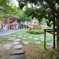 บรรยากาศ แกะ กะ บัว ฟาร์มคาเฟ่ & เรสเตอร์รองค์