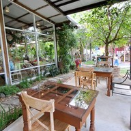 บรรยากาศ แกะ กะ บัว ฟาร์มคาเฟ่ & เรสเตอร์รองค์