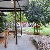 บรรยากาศ แกะ กะ บัว ฟาร์มคาเฟ่ & เรสเตอร์รองค์