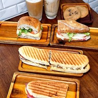 เมนูของร้าน O.G. Sandwich Shop นางลิ้นจี่