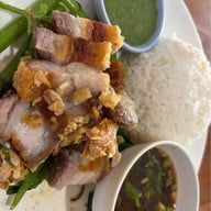 เยาวเรศ เตี๋ยวตุ๋นหม้อไฟ เอแบค