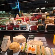 Starbucks จามจุรี สแควร์