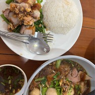 เยาวเรศ เตี๋ยวตุ๋นหม้อไฟ เอแบค