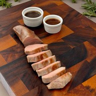 ฟุ้ง สเต็กและสลัด (Steak & Salad) ฟุ้ง