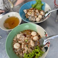 หอมฟุ้ง ก๋วยเตี๋ยวต้มยำ วัดสุทัศน์ (เสาชิงช้า) หอมฟุ้ง ก๋วยเตี๋ยวต้มยำ วัดสุทัศน์ (เสาชิงช้า)