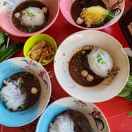 ก๋วยเตี๋ยวเรือป.ประทีป คุณจอน เสาธงหิน