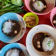 ก๋วยเตี๋ยวเรือป.ประทีป คุณจอน เสาธงหิน
