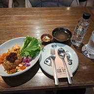 กับข้าวกับปลา Central Embassy