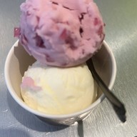 GUSS DAMN GOOD & COFFEE เซ็นทรัลเวิลด์ (Centralworld)