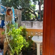 ร้านป้อมกินแล้วรวย -