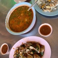 ร้านป้อมกินแล้วรวย -