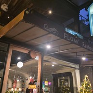 หน้าร้าน Flow Restaurant and Bar พหลโยธิน 9