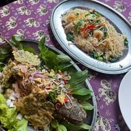 สวนอาหารซุ้มไผ่ เรโทร
