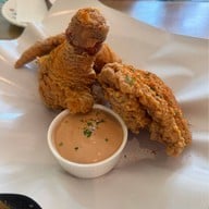 Henryfry Fried Chicken ไก่ทอด เจริญกรุง