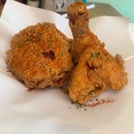 Henryfry Fried Chicken ไก่ทอด เจริญกรุง