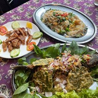 สวนอาหารซุ้มไผ่ เรโทร