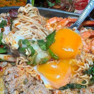 ร้านริมเขื่อน จุ๋มหนวดซีฟู๊ดร้านริมถนน (ริมเขื่อนเจ้าเก่า)