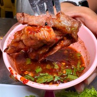 ร้านริมเขื่อน จุ๋มหนวดซีฟู๊ดร้านริมถนน (ริมเขื่อนเจ้าเก่า)