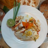 โชคดีผัดไทยโบราณ ท่าช้าง วังหลวง ท่าช้าง วังหลวง