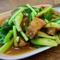 บ้านไม้ริมน้ำ