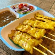 บ้านไม้ริมน้ำ