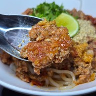 ตรีทองโอชา เสาชิงช้า