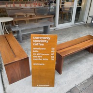 หน้าร้าน Commonly Specialty Coffee Surawong Surawong