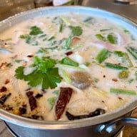 บ้านไม้ริมน้ำ