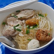 เรือทองคำ ก๋วยเตี๋ยวลูกชิ้นปลา ถนนเจริญราษฎ์ ถนนเจริญราษฎ์