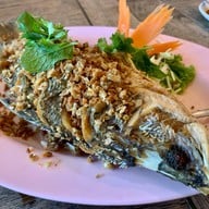 บ้านไม้ริมน้ำ