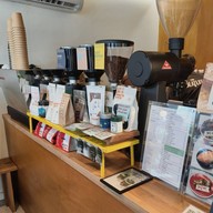 บรรยากาศ Commonly Specialty Coffee Surawong Surawong