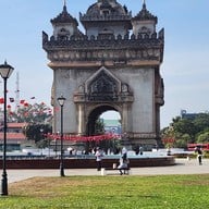 บรรยากาศ ประตูไซ เวียงจันทร์ (ປະຕູ ໄຊ)