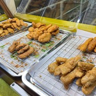 ผึ้งหลวงกล้วยทอด-ไข่เต่า