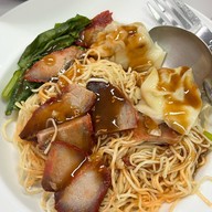 เมนูของร้าน หนึ่งเดียว บะหมี่ฮ่องกง หมูแดง เกี๊ยวหมูยักษ์ กรุงธนบุรี