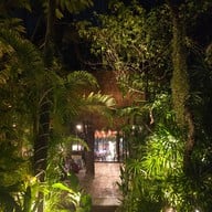 บรรยากาศ Mama Dolores - Mediterranean Restaurant เย็นอากาศ