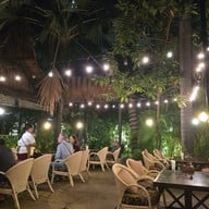 บรรยากาศ Mama Dolores - Mediterranean Restaurant เย็นอากาศ