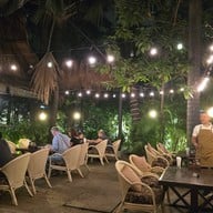 บรรยากาศ Mama Dolores - Mediterranean Restaurant เย็นอากาศ