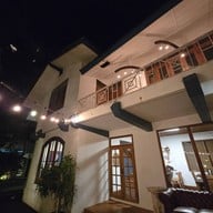 บรรยากาศ Mama Dolores - Mediterranean Restaurant เย็นอากาศ