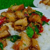 ครัวหนองบอน หมูกรอบ ก๋วยเตี๋ยว ขาหมู ตามสั่ง ยำ