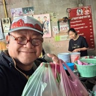 ข้าวหมูแดงนครสนุก สี่แยกวรจักร ไม่มีสาขา