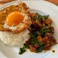 เสน่ห์เหนือ [ข้าวซอย ขนมจีนน้ำเงี้ยว ก๋วยเตี๋ยวเนื้อตุ๋น ไก่ตุ๋น ตามสั่ง]