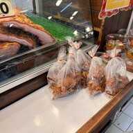 เจี๊ยบหมูกรอบตลาดอ.ต.ก ตลาด อ.ต.ก จตุจักร