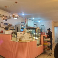 บรรยากาศ สวีท แอดดิค ถนนสาธุประดิษฐ์