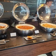 เมนูของร้าน Ploenchit All Day Dining